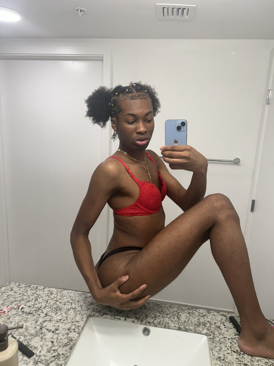 Pick a side 😻🤭