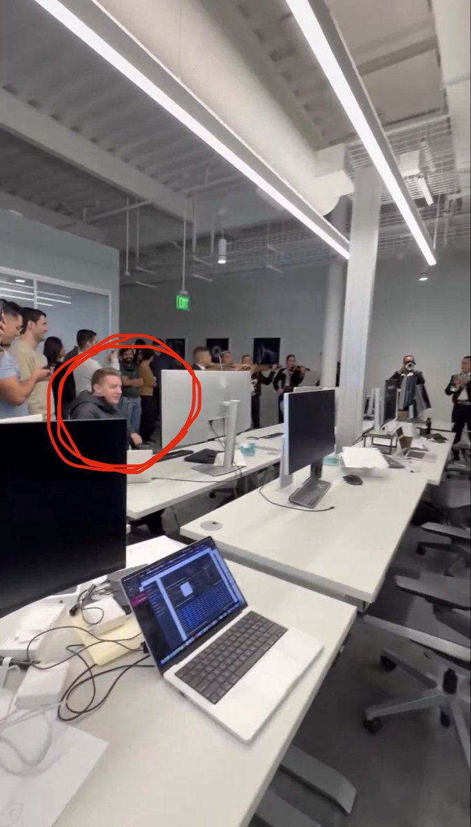 Alex Perez tweet media