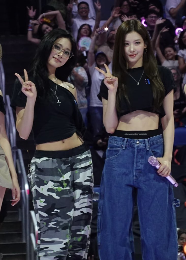 hourly sana tweet media