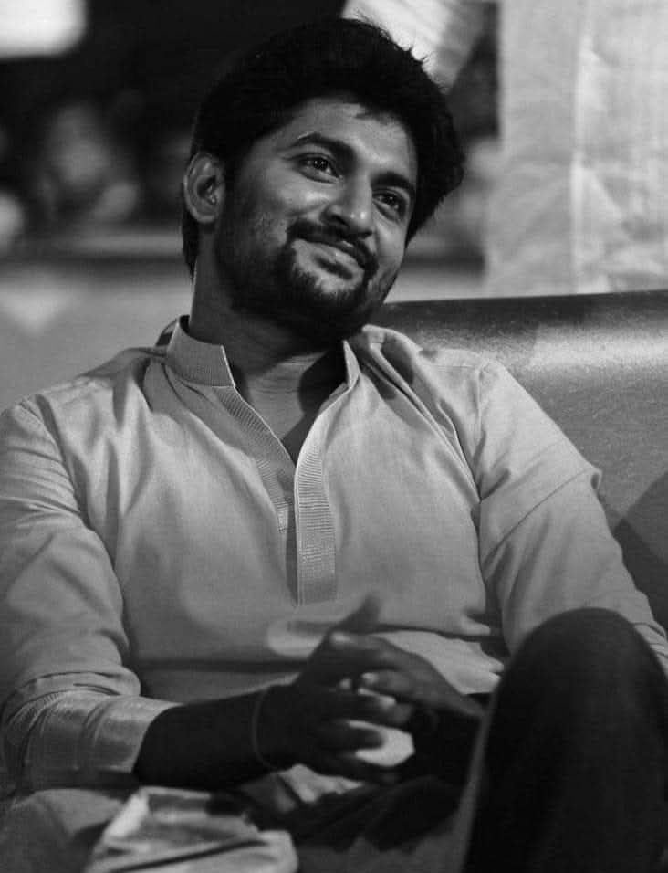 लोग कहते हैं तकलीफ बताने से कम होती है
तजुर्बा कहता है कि बस तमाशा होता है ...