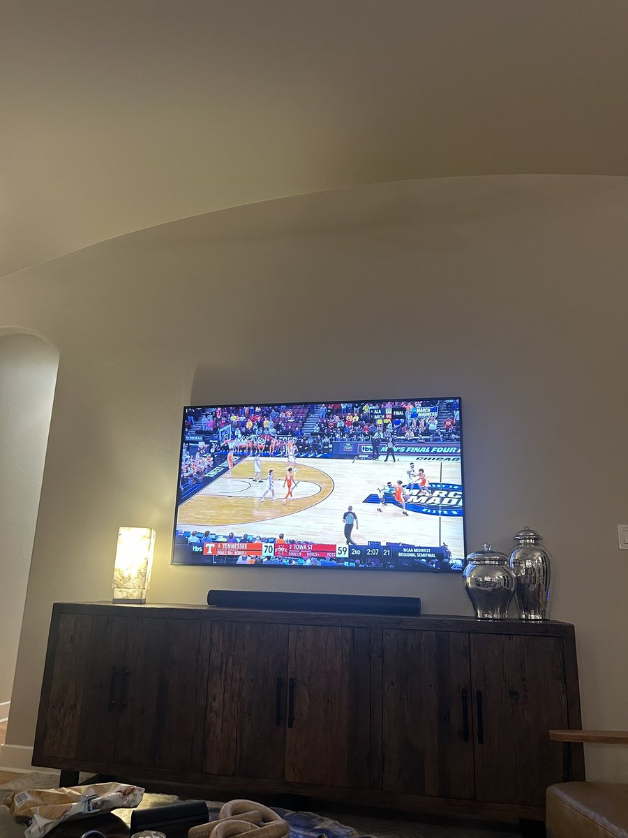 L4vion's tweet photo. Talkin Agartha with gf pops and watching March madness. https://t.co/J6iZGko2Pk