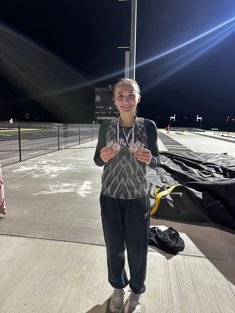 emaavdicc's tweet photo. Had a great time at our SKY Conference meet tonight! Placed 3rd in 100m hurdles and 2nd in 300m hurdles. https://t.co/RS7k5aOy7Q
