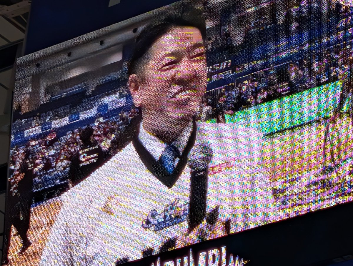 にょん tweet media