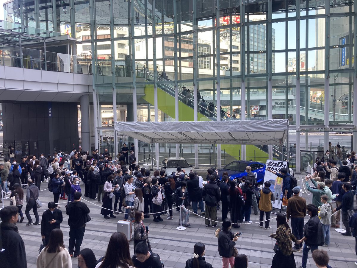 Asuka398618's tweet photo. イベントの様子！
一箇所に頭文字Dファンが集まって
熱気があります☺️
本はまだまだありそうです！

#頭文字Dは終わらない https://t.co/WvijmraIET