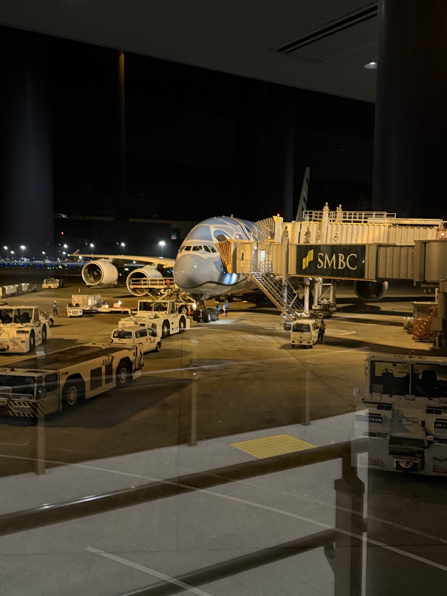 MQqD22tfre76732's tweet image. ついに、人生初のFクラス！✈️

何から何まで初めての経験ばかりで、本当に最高の時間でした。
ずっと掲げていた人生の目標を、ひとつ達成！

この景色と感動を忘れずに、また次の一歩を踏み出せそうです。

#FirstClass
#ファーストクラス
#ANA