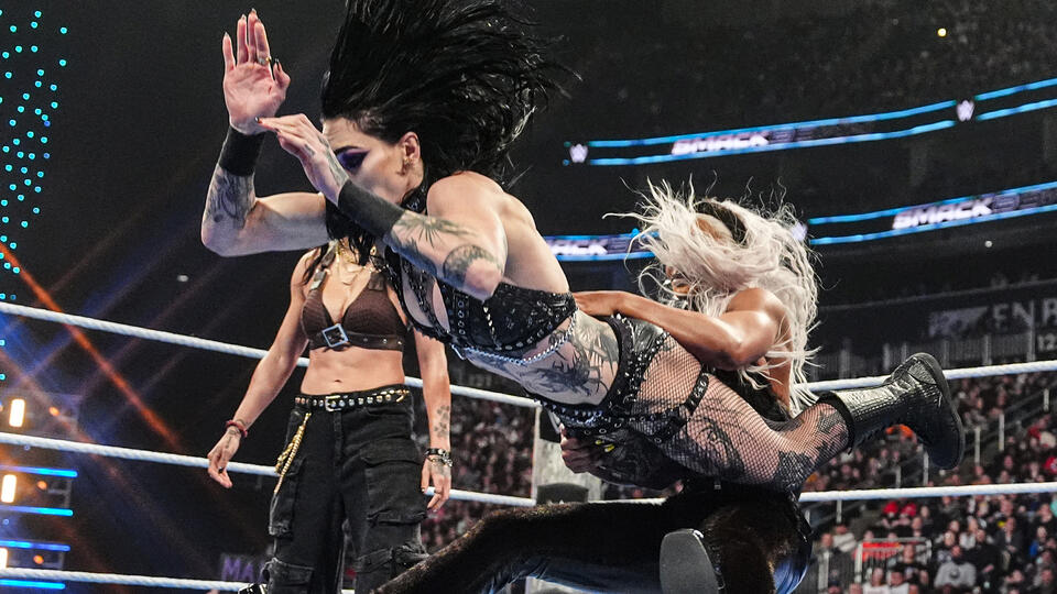 divadirt's tweet image. 🔥 The Irresistible Forces Get One-Upped; B-Fab and Michin Explain Themselves dlvr.it/TRl8S1 #AlbaFyre #AlexaBliss #BFab #Bayley