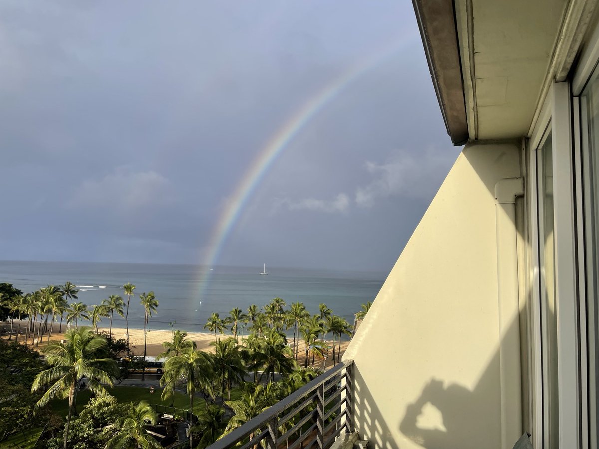 lopeezzluis's tweet photo. Woke up to this, I love hawaii https://t.co/9BKB0Ja5bx