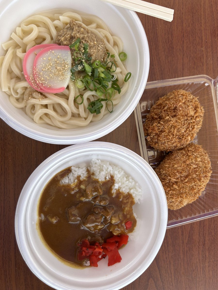RUI05280's tweet photo. 地元の祭り人多すぎ💦
でも美味し物沢山食べたW

 #桜祭り
 #春祭り https://t.co/OWemVjfEdl
