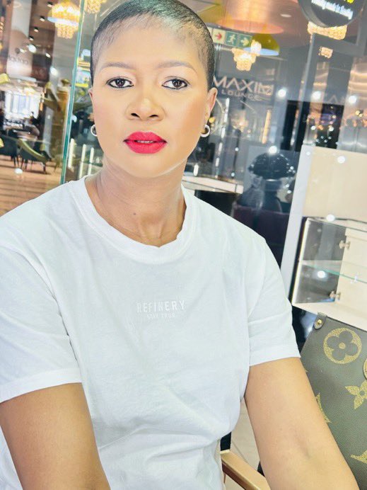 Man’s NOT Barry Roux tweet media