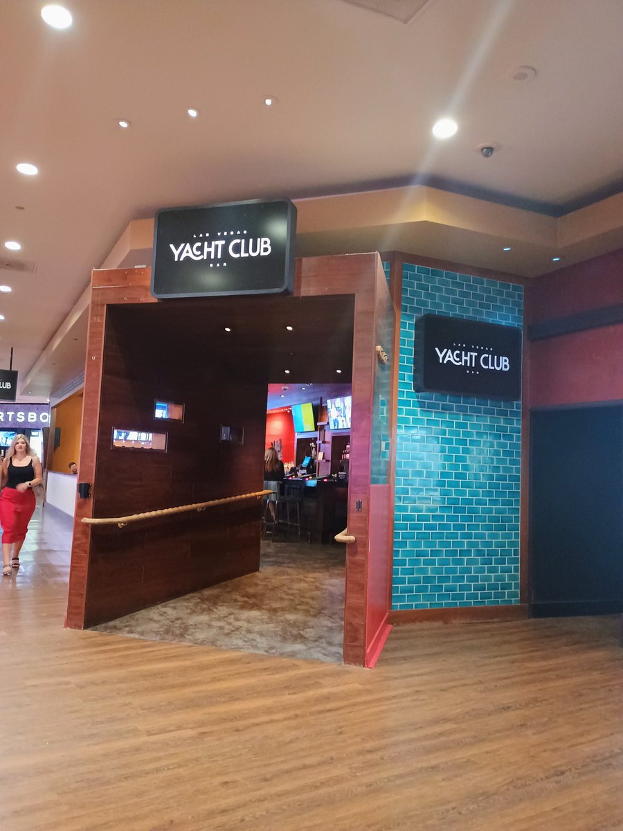 VegasBoy89's tweet photo. @VitalVegas Noticed this at Treasure Island tonight ... didn't Yacht Club occupy this space before the failed Ace Dragon Wok? 🥳 https://t.co/GMIn3S5tK4