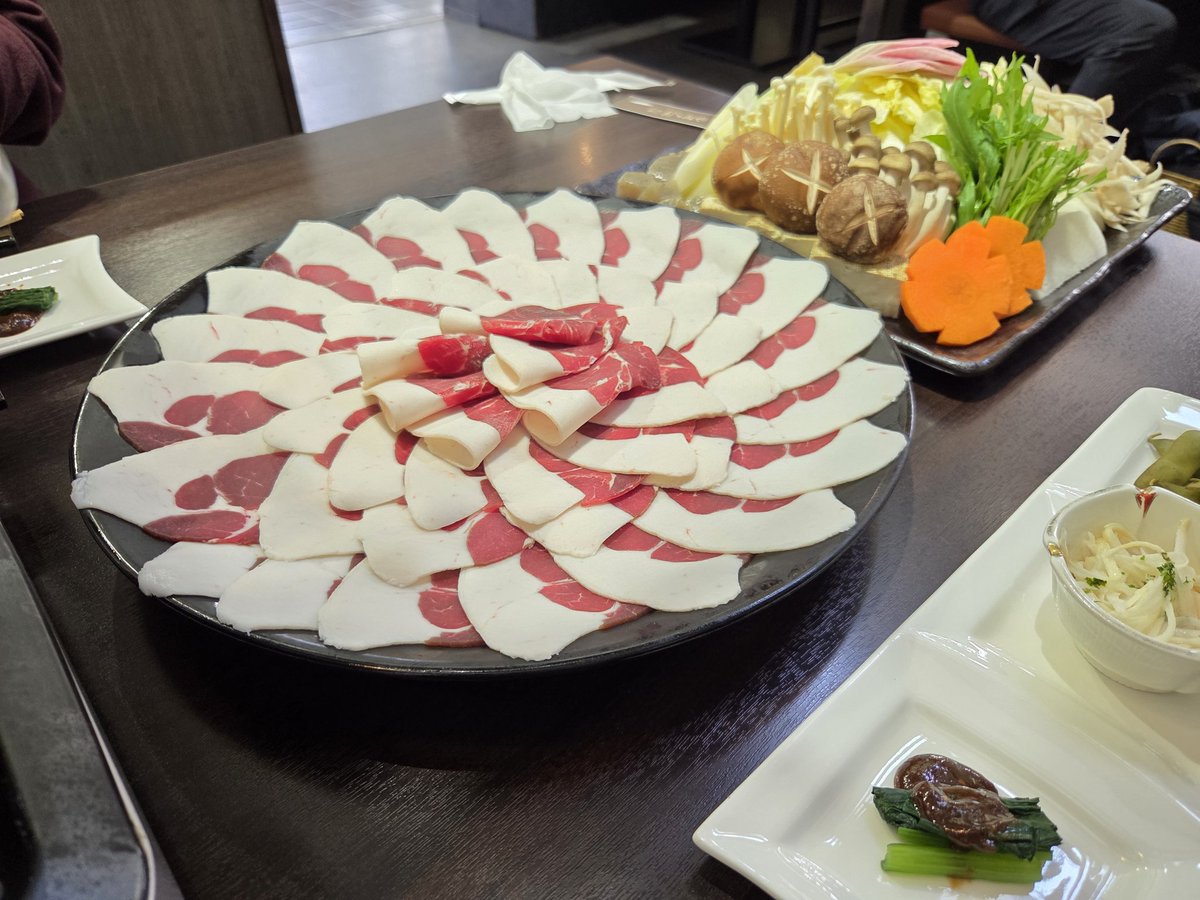 yomic439's tweet photo. 熊肉美味しいね https://t.co/01tDIPw85b