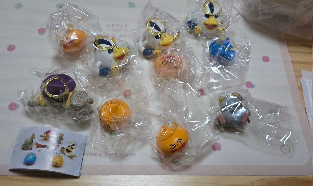 yu429's tweet photo. ドラゴンクエスト メダパニでこんらんモンスターフィギュアガチャの5種類揃うまで回してきたけど、ももんじゃとベス混乱し過ぎだろ‥ｸｿｯ！ https://t.co/l6jf8rZRda
