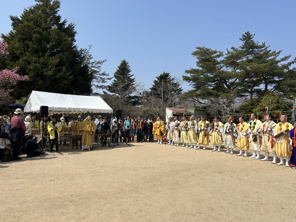 MayaViewline's tweet photo. 摩耶詣祭開催！
無事に春山開き宣言されました🌸
少しずつ春の色を感じる摩耶山へまやビューラインでお越しくださいね！

#しゅげんくん登場
#神戸 #掬星台 https://t.co/OEi1SZoaUb