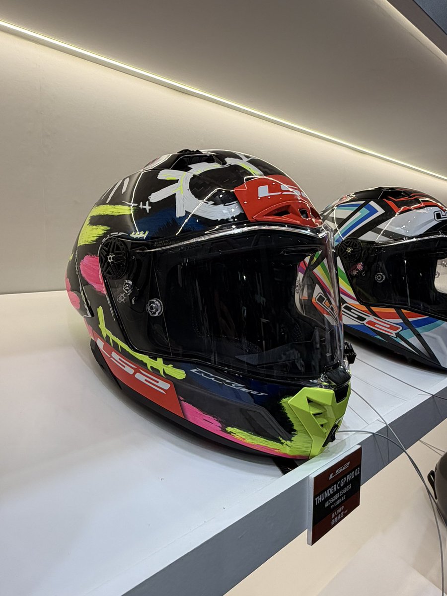 shotinnnnnn2525's tweet photo. #LS2 #LS2HELMETS #LS2モタサイ2026 #東京モーターサイクルショー
これ好き https://t.co/5GtkkqulwP