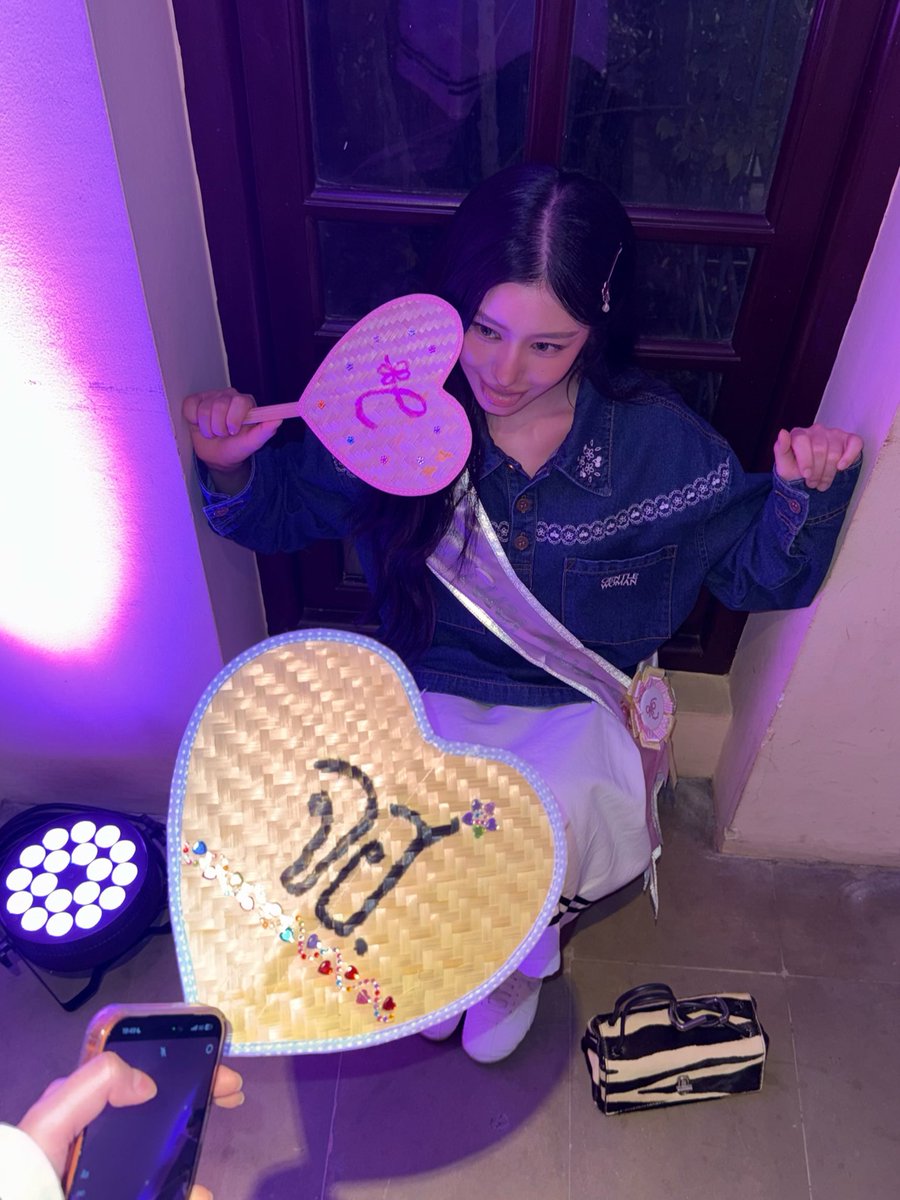 ไซซีซีจี้ซือเซลิน tweet media