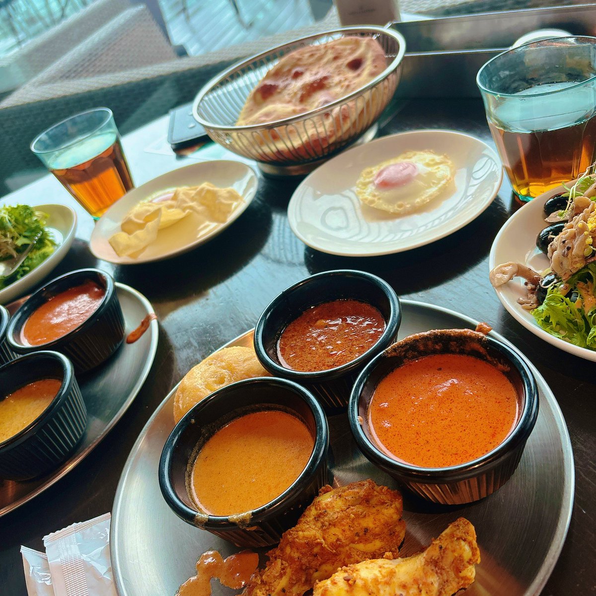 OL_meshi's tweet photo. 【六本木】ニルヴァーナ・ニューヨーク
ランチバイキング　3,410円
ランチとしては少しお高めですが美味しいカレーがお腹いっぱい食べれるミッドタウン内の百名店🫶
ナンは出来立てを持ってきてくれます🫓
チキンカレーが激うまでした🍛タンドリーチキンも食べ放題🍗
一休でたまにセールあります🥺小声 https://t.co/VBlpCYR1Zw
