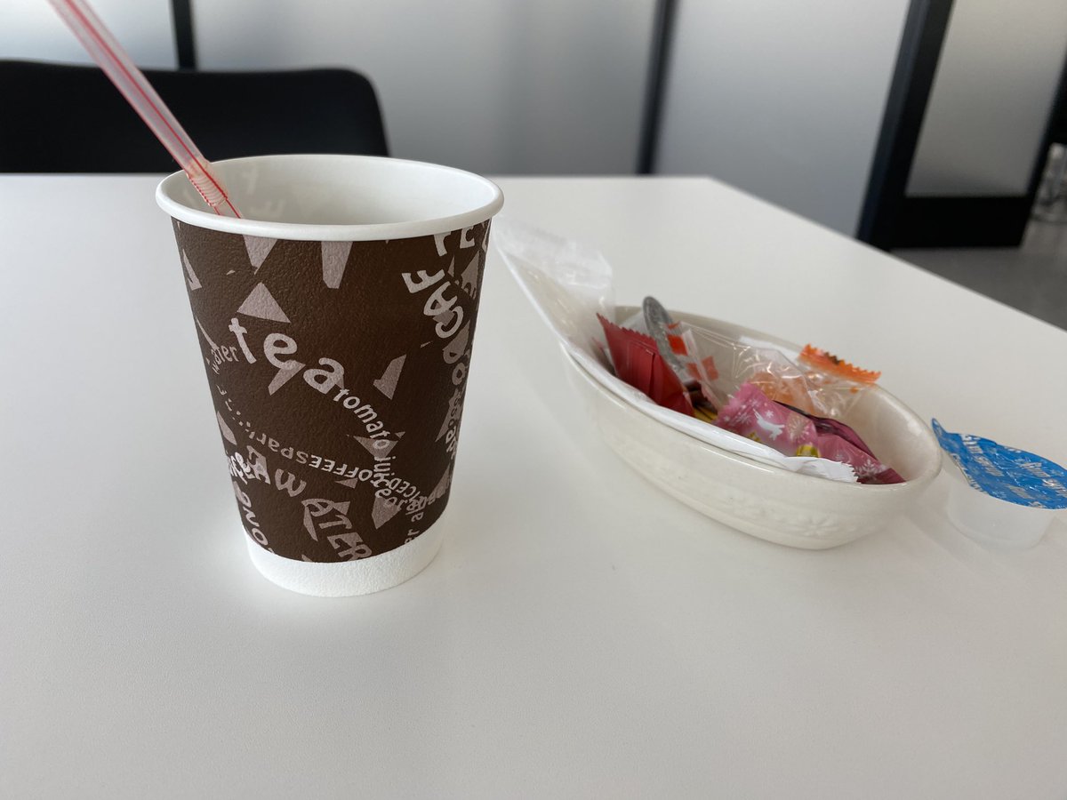 ReturnRider3's tweet photo. 1人マツダcbm…。

なんて、今日はCX-60の
半年点検中〜。 https://t.co/VXrpOBv1vc