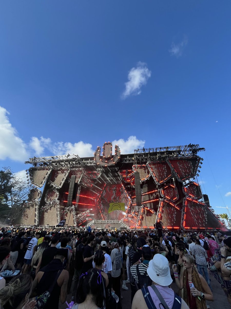 Lulay_xd's tweet photo. comunico que este año no estare comentando el ultra por un gran motivo #ULTRALIVE https://t.co/bAlGWQ7BSS