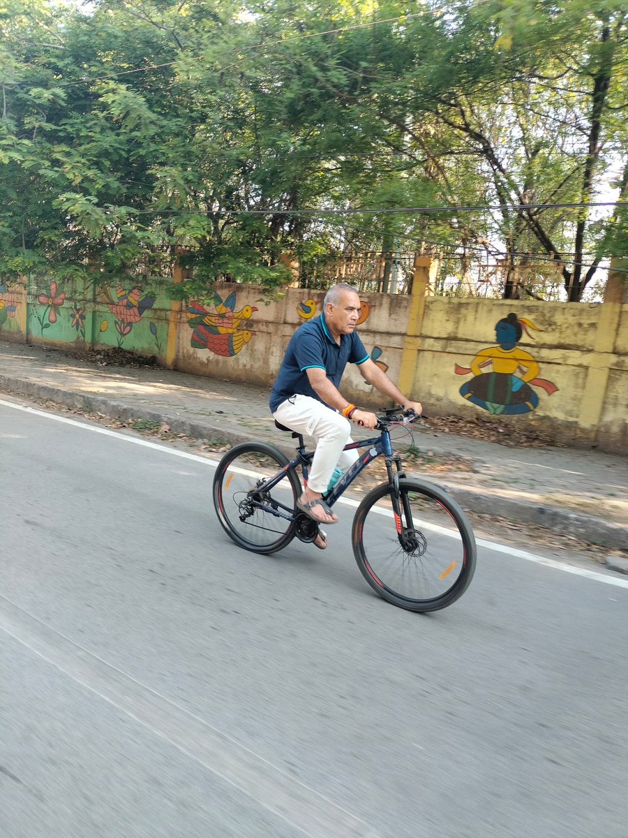 rawat_ramniwas's tweet photo. शुभप्रभात:

साइकिल की रफ्तार भले धीमी हो,
पर बदलाव की सोच हमेशा तेज रहनी चाहिए। https://t.co/IT5IHpcxmy