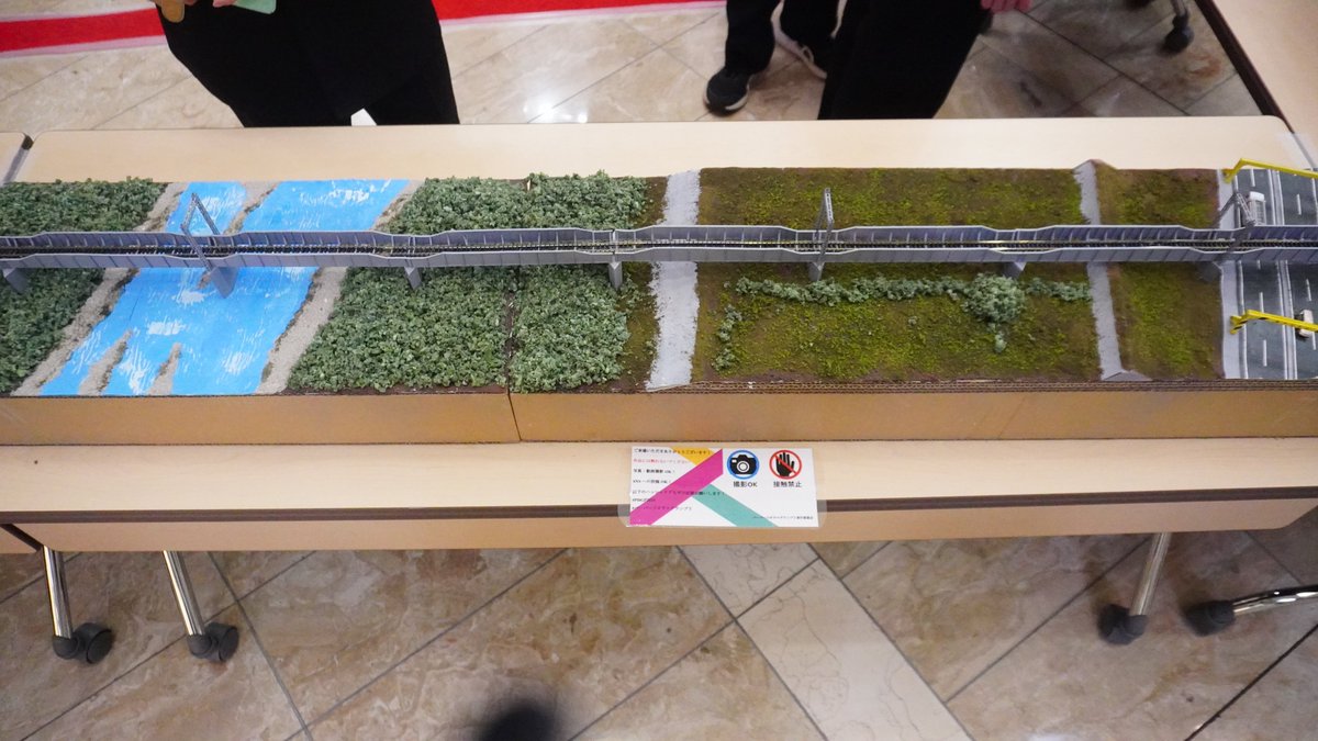 Paperdiorama_PR's tweet photo. 【ぺーパージオラマグランプリの振り返り】
『大谷川橋梁 流れる川 くぐる橋 またぐ橋』
※審査をしない参考出展作品です
東京都立大崎高等学校ぺーパージオラマ部制作
東武鬼怒川線・大谷川橋梁を再現した作品です!
#ぺーパージオラマグランプリ #PDGP2026 https://t.co/ZrK6Zyc5N8