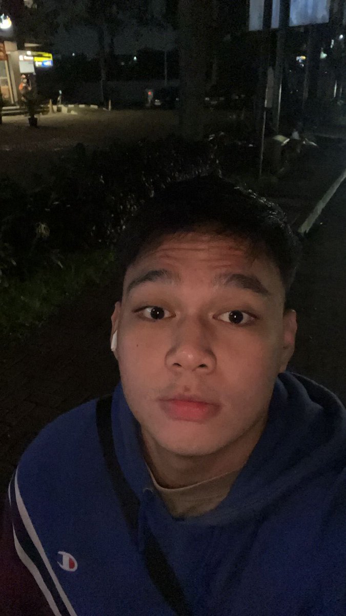 apriangsat tweet media