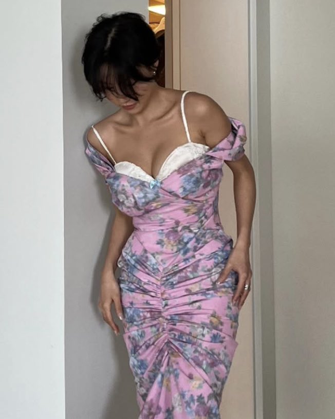 화사 hwasa’s twit 🌸 tweet media