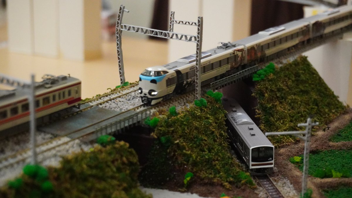 Paperdiorama_PR's tweet photo. 【ぺーパージオラマグランプリの振り返り】
『紙で再現!東武日光線×JR日光線』
※審査をしない参考出展作品です
東武日光線の下今市駅とJR日光線今市駅近くの立体交差を再現した作品です!
#ぺーパージオラマグランプリ #PDGP2026 https://t.co/PrMrzeHhyx