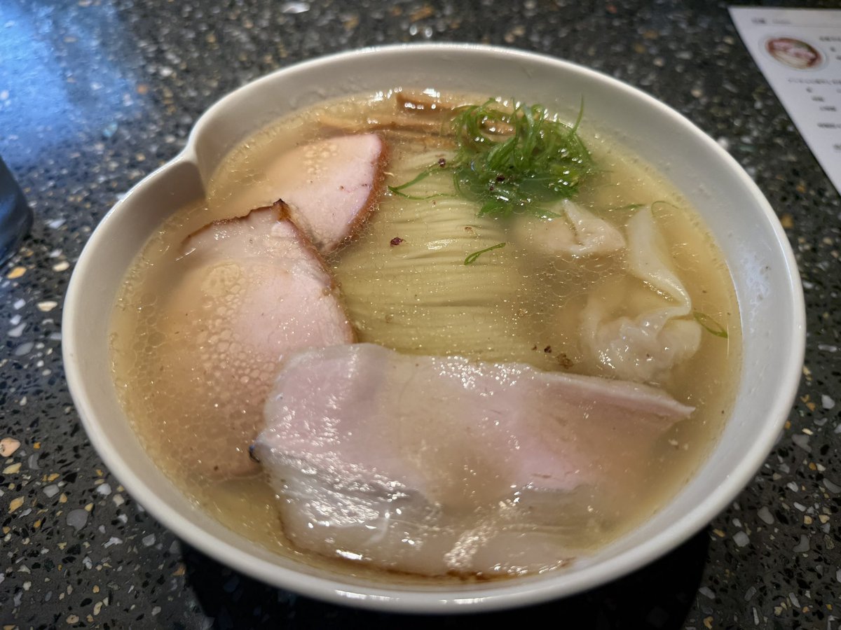 さみー tweet media