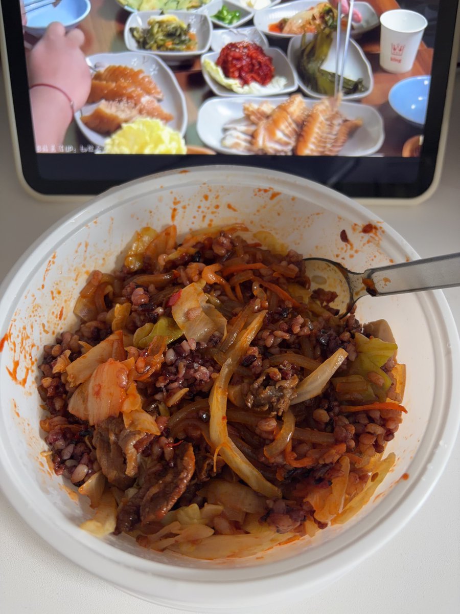 终于躺在马路上 tweet media