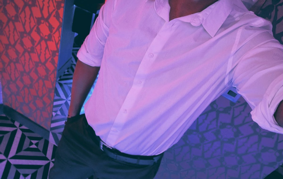 Noche de reencuentro.

#Trio #HMH #Complicedefantasias #Hotwife  #Bull #RivieraMaya