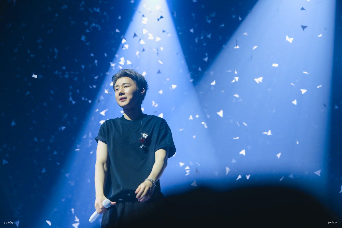 jjin____1001's tweet photo. 2026 KIMSUNGKYU LV4: LEAP TO VECTOR 김성규 콘서트 day 1 

너무 행복했고 너무나도 기다렸던 LV콘서트 

#김성규 #LV4 https://t.co/KA3fuZ6z6l