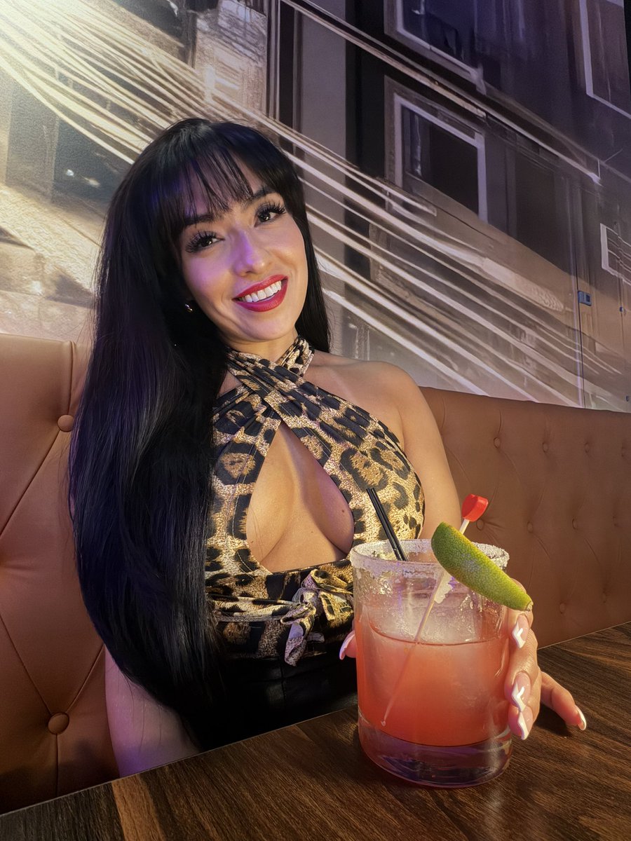 Before the tequila kicks in 😈 
Banda y tequila vamos 💃🏽 

#ClassyHouseWife 💍