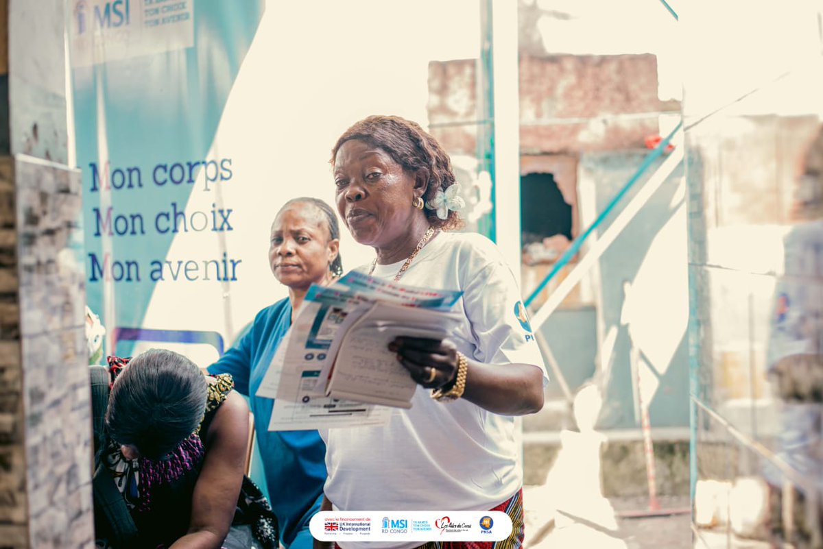 ailesducoeur1's tweet photo. Après avoir été formés en clarification des valeurs avec appui de @msi_rdc sur financement de @UKinDRC ,les leaders communautaires de Kisenso &amp; Kikimi sont sur terrain avec @ailesducoeur1 pour co-animer des sessions #VCAT #ProtocoleMaputo avec les jeunes #MonCorps #MonChoix https://t.co/nguXVdxMeu