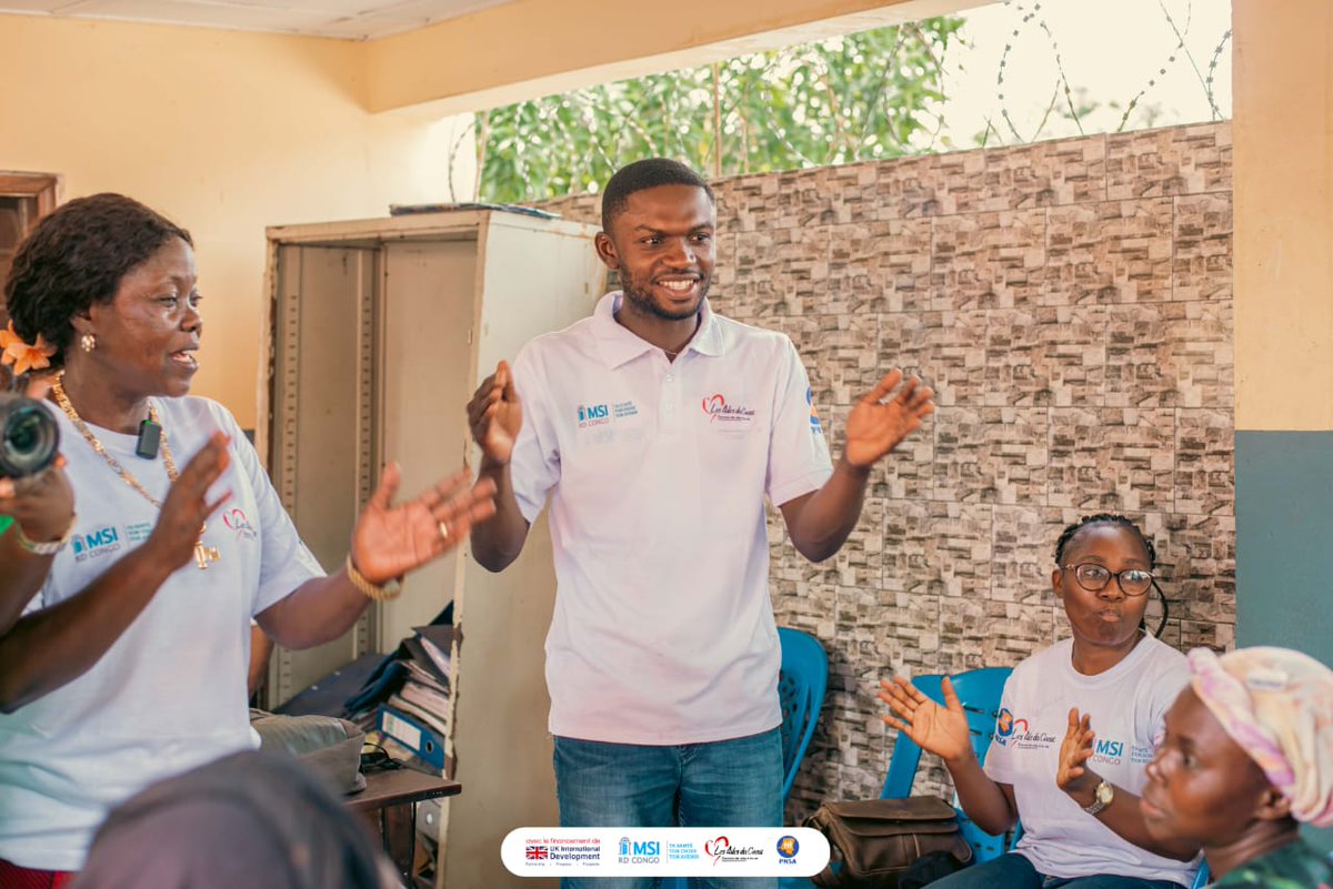 ailesducoeur1's tweet photo. Après avoir été formés en clarification des valeurs avec appui de @msi_rdc sur financement de @UKinDRC ,les leaders communautaires de Kisenso &amp; Kikimi sont sur terrain avec @ailesducoeur1 pour co-animer des sessions #VCAT #ProtocoleMaputo avec les jeunes #MonCorps #MonChoix https://t.co/nguXVdxMeu