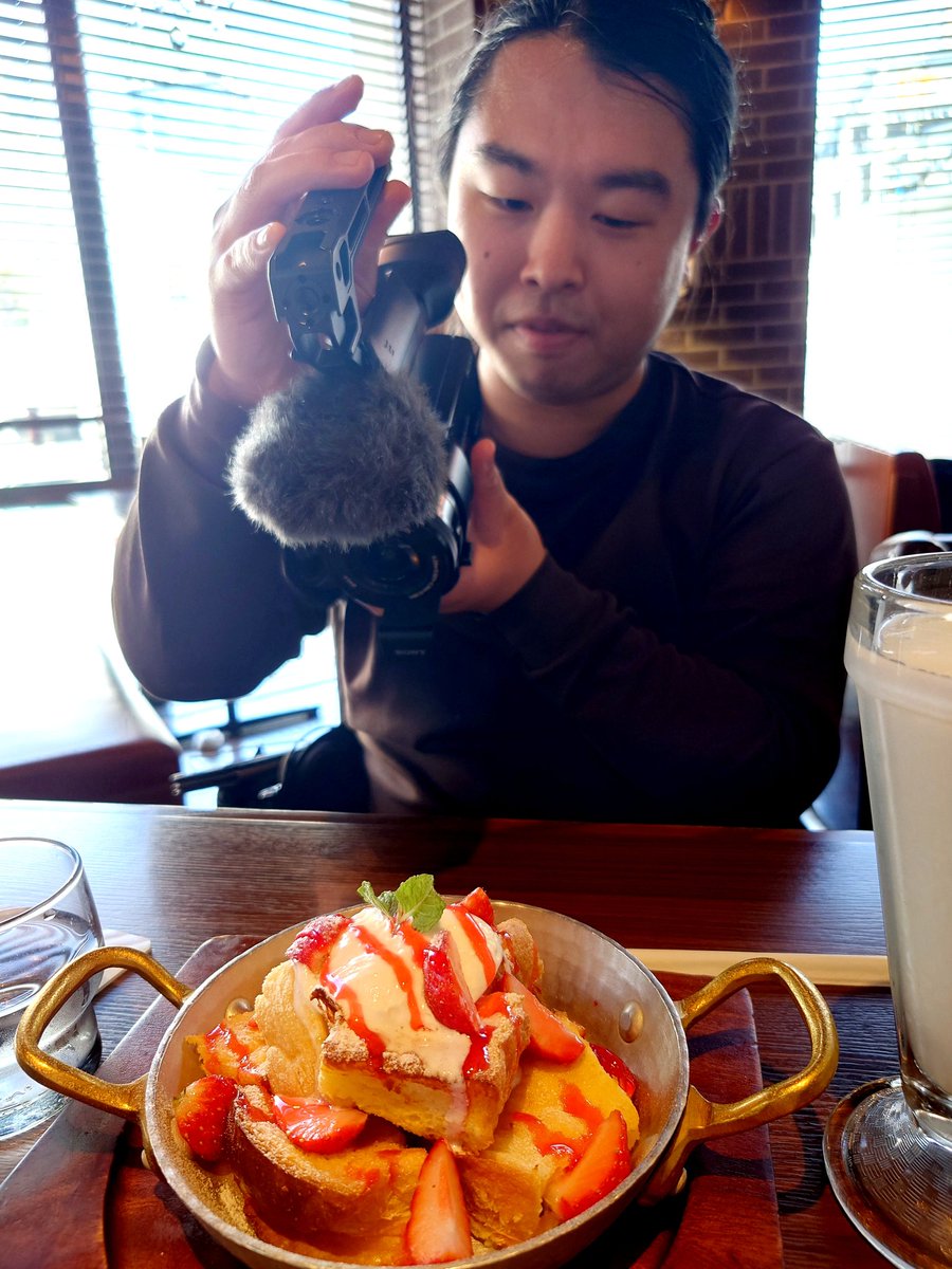 Kendooome's tweet photo. みき兄貴ずっとカメラ持ってる https://t.co/a64nkDhTqp