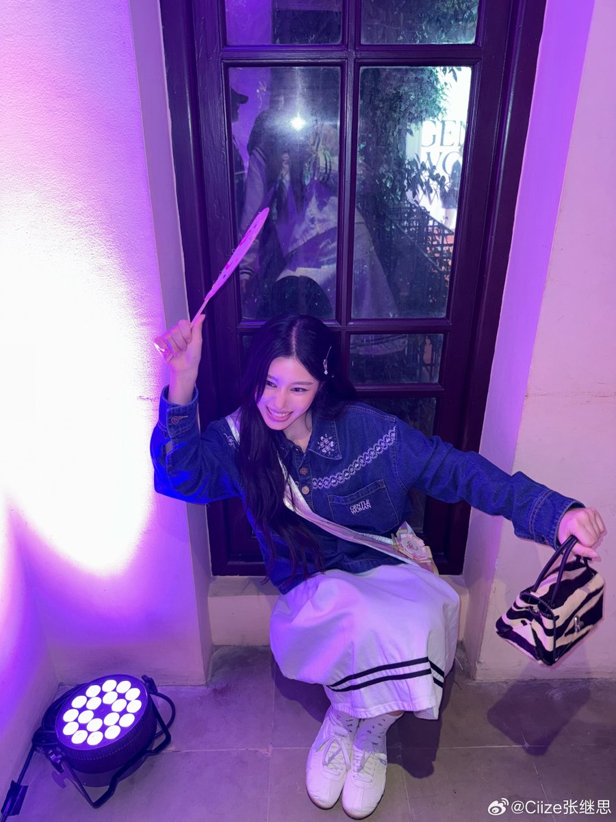 CiizeDaisy tweet media