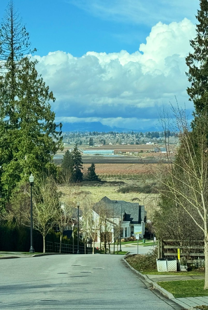 BeyondThePost's tweet image. Just another fantastic spot to "ooooh" and "ahhhhh" about in #Surrey. #DYK we are days away from responding to calls in Cloverdale? #SPSForward –one community at a time. 🇨🇦