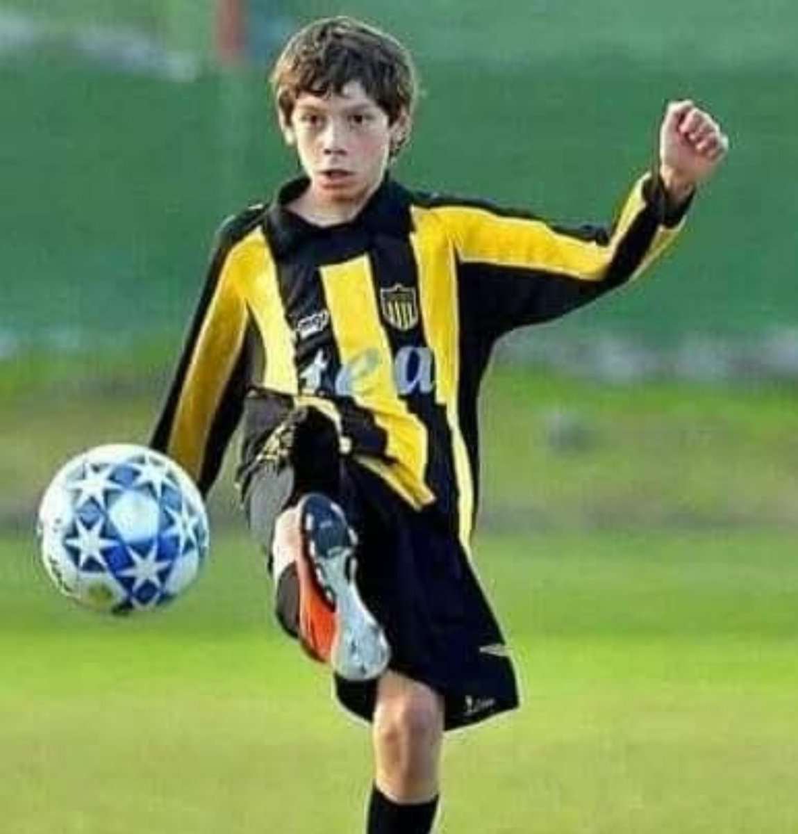 LeoSalaverry's tweet photo. @1899CNdeFDecano @InvictosSomos Jajjajaja jajjajaja pera jajjajaja https://t.co/m4ZPiBxmEk