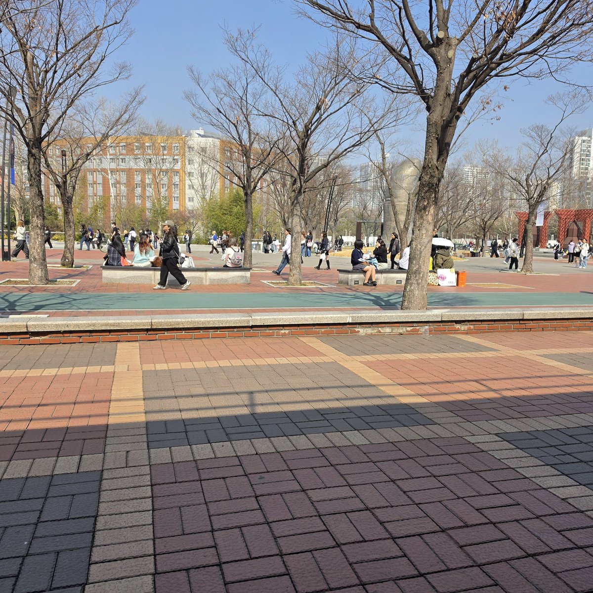 함께 (slow) tweet media