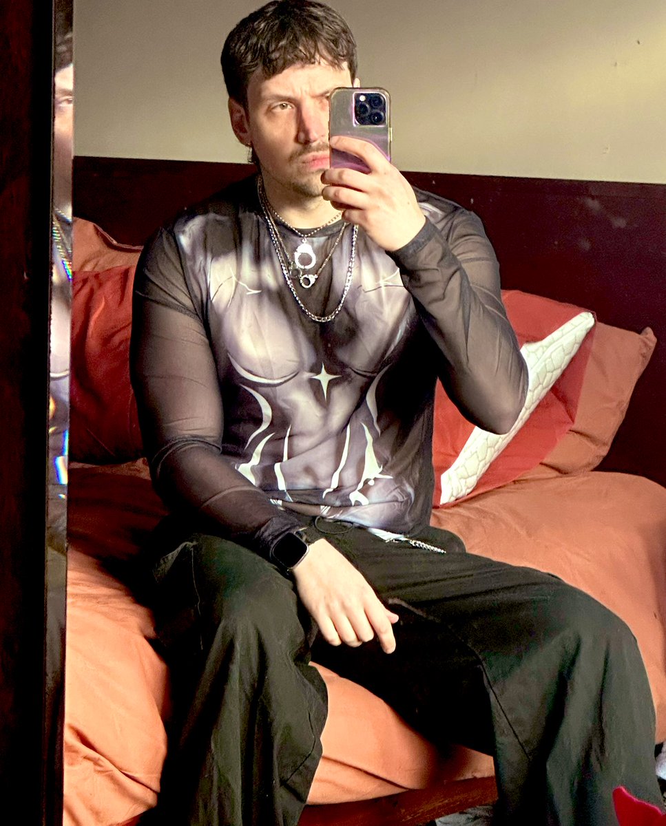 Marcus (kind and generous) 🌚 tweet media