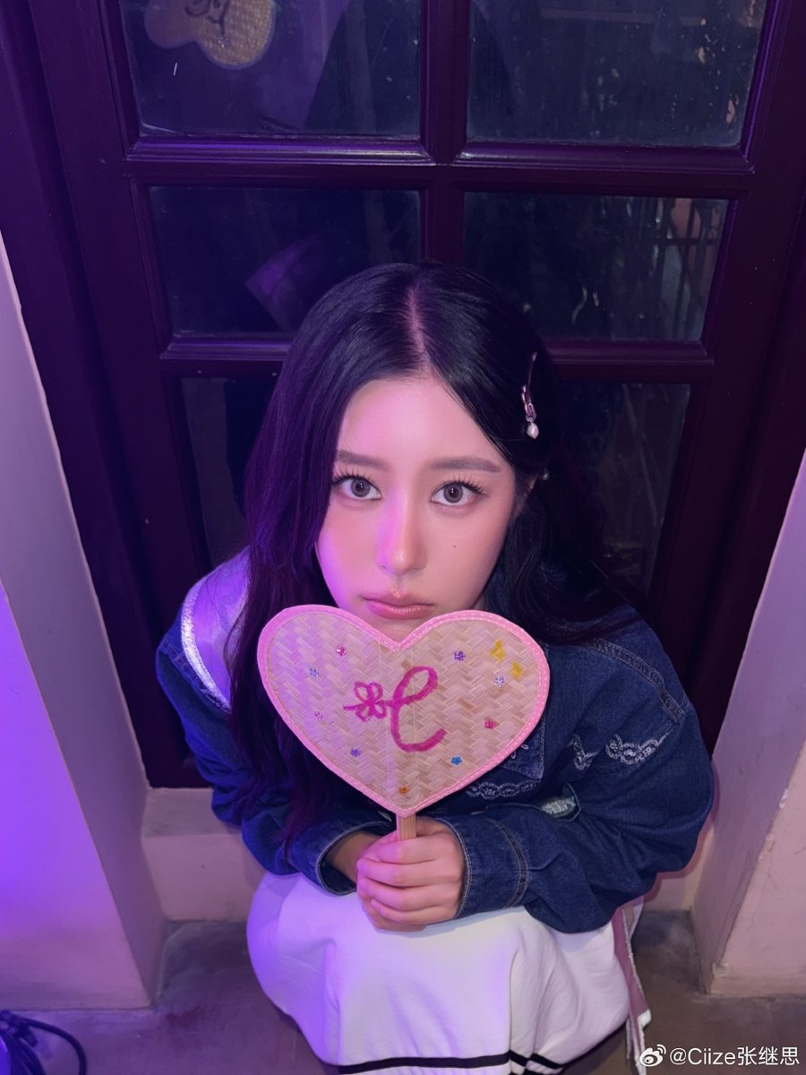 CiizeDaisy tweet media