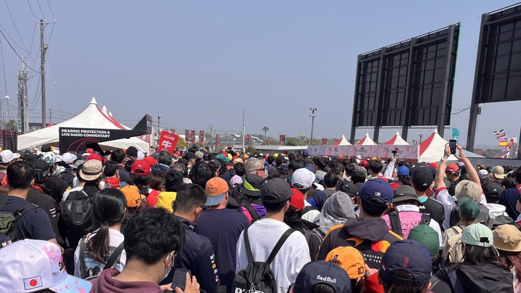 DAN00955008's tweet photo. 予選なのに人の量エグい https://t.co/WBaifMQ1MV