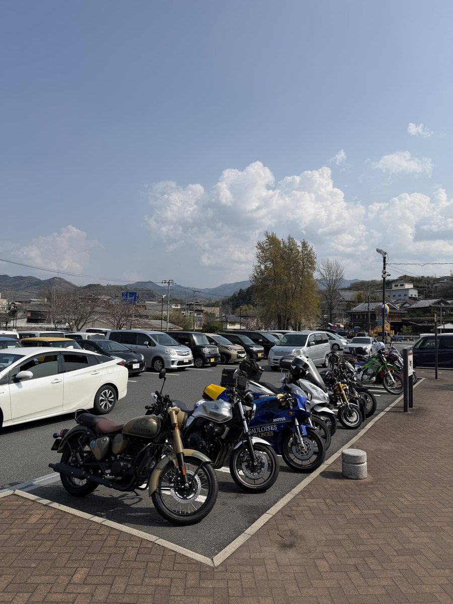 なつしよ tweet media