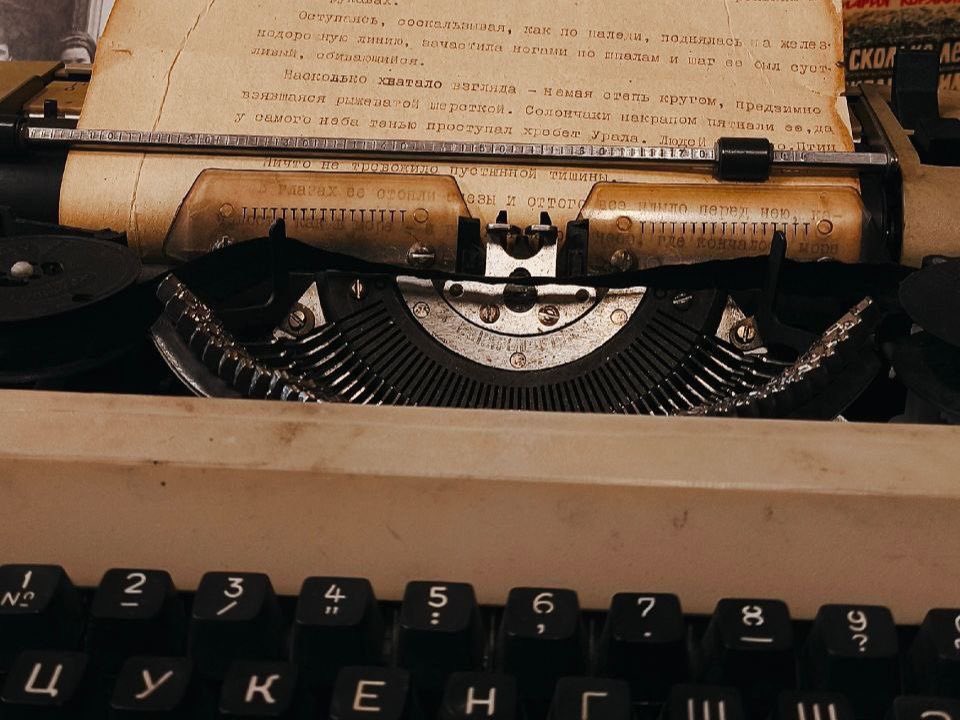 𝐓𝙷𝙴 𝐑𝙰𝚅𝙴𝙽 𝐉𝙾𝚄𝚁𝙽𝙰𝙻. tweet media