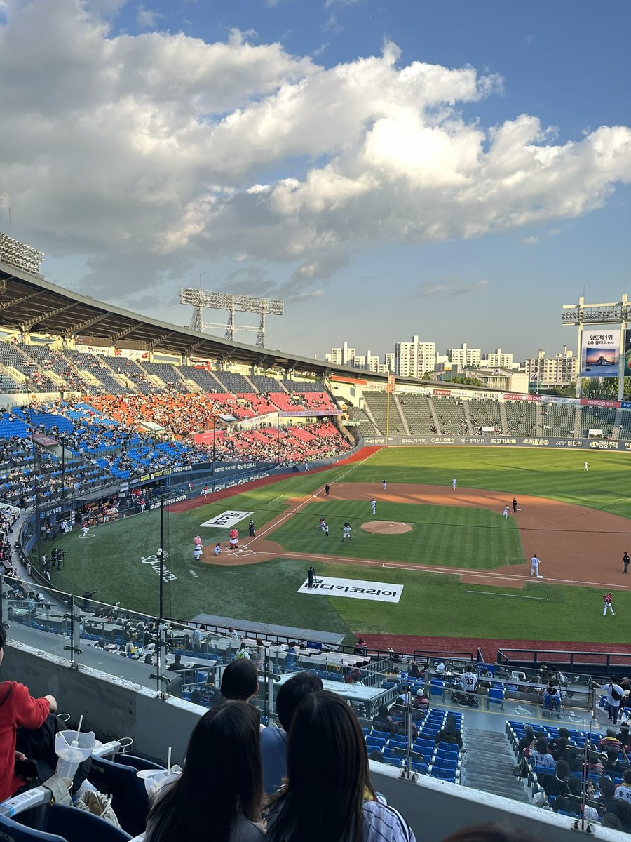 데덴네 tweet media