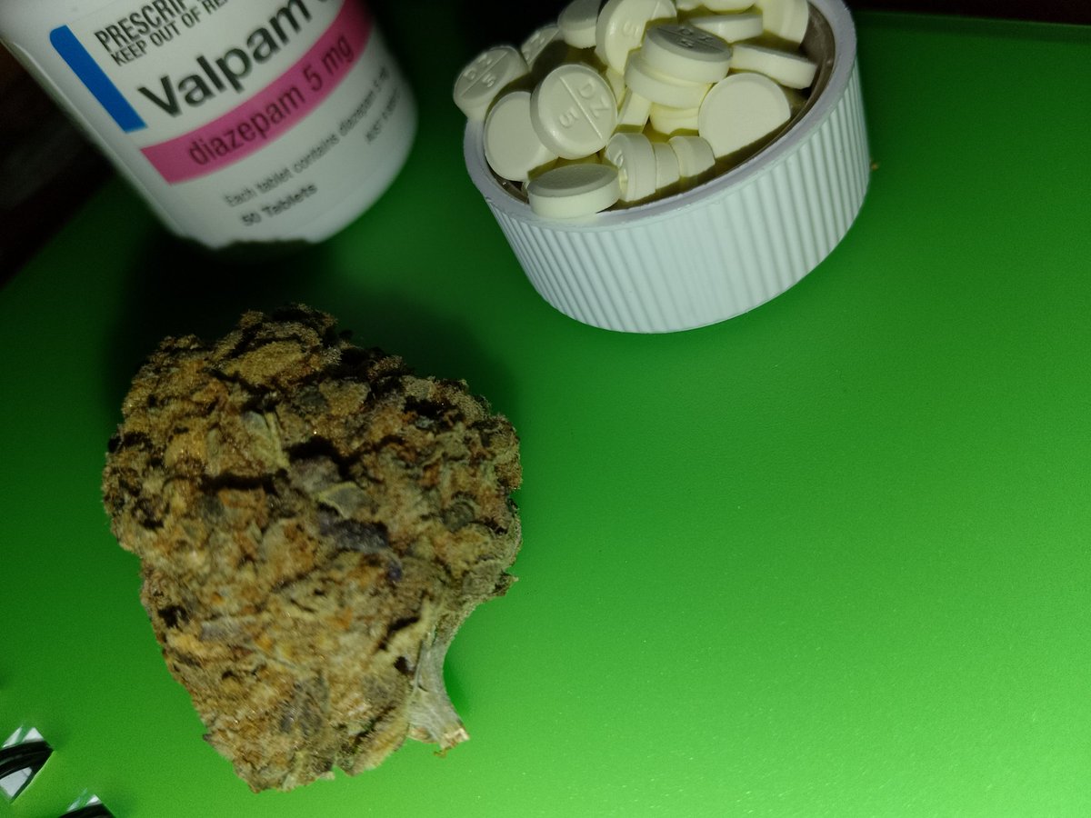 Clipastar's tweet image. #benzos #weed