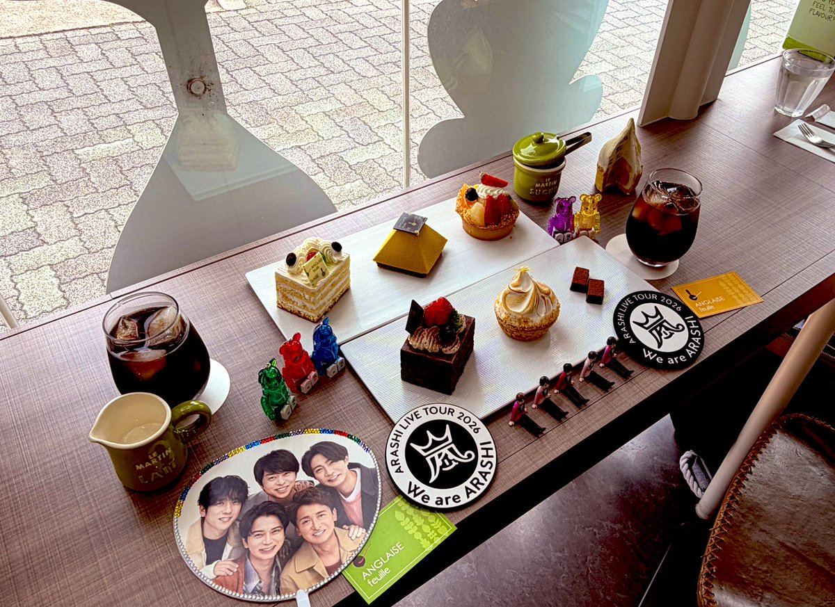 miasyuyuma's tweet photo. 一足お先に
名古屋でアラシゴトその1

🍰🐖🐖🐖🐖🐖
💙❤️💚💛💜
嵐セットを頂きました
イートインでお友達と
ゆっくりおしゃべり出来て最高💓

#arashi 
#anglaise https://t.co/eAXfTTlPS7