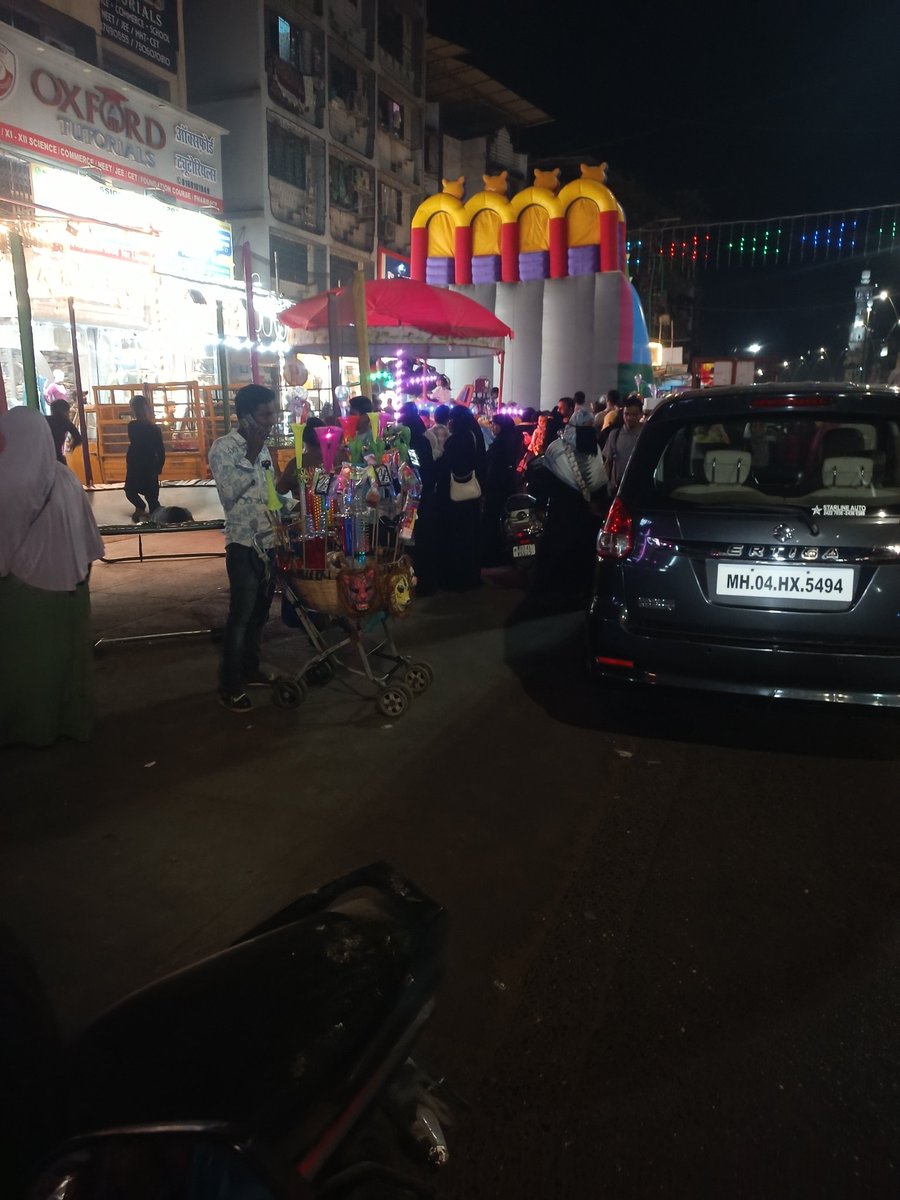 Nafees1325's tweet photo. @MirzaShahz19957 @mieknathshinde @DrSEShinde @Awhadspeaks @ThaneCityPolice Traffic videos and photos attached for record and reference.

Daily traffic problem in mumbra kausa due to illegal melas.
@TMCaTweetAway https://t.co/3zXAzqSYjK