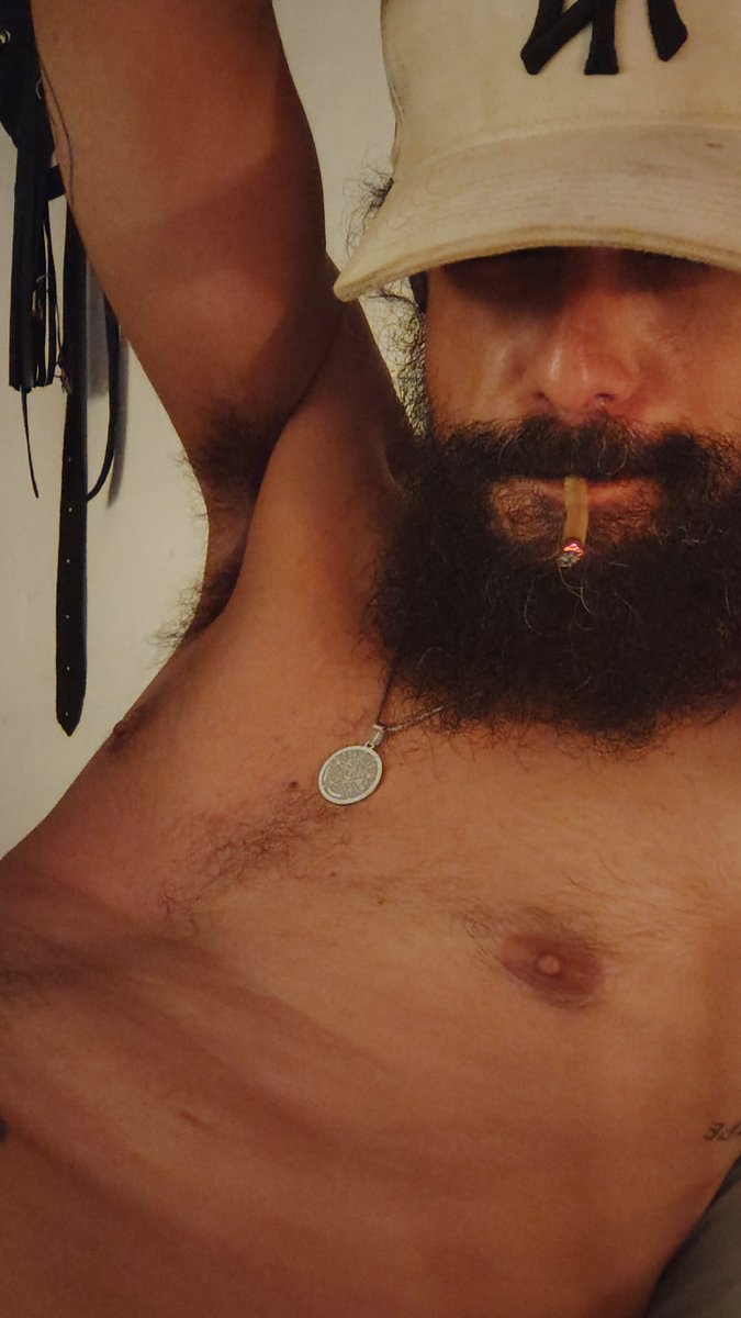 ooproprio tweet media