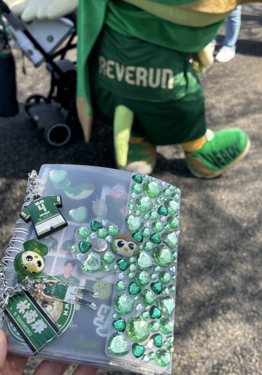 はごろも tweet media